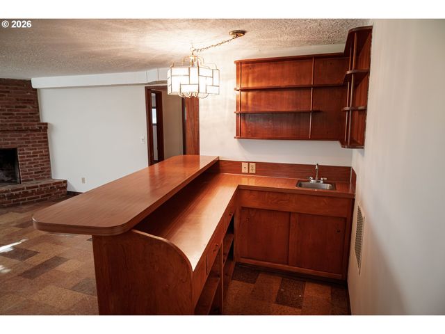 2085 Sw ROXBURY Ave, Portland, OR 97225