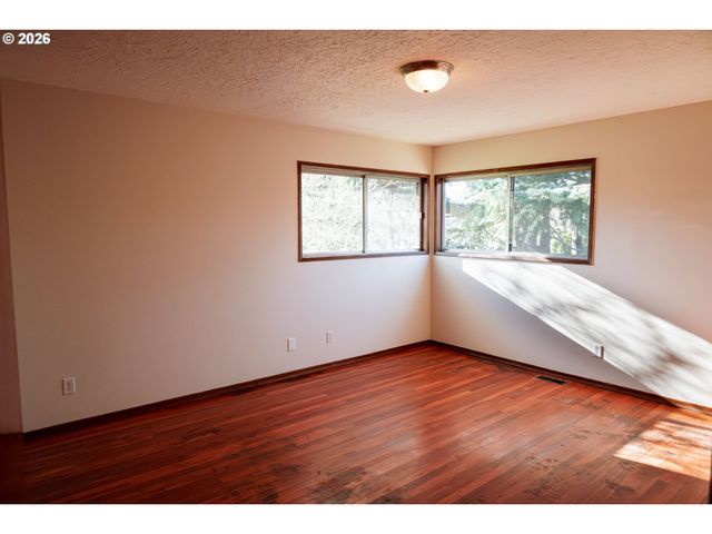 2085 Sw ROXBURY Ave, Portland, OR 97225