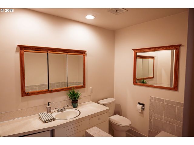 2085 Sw ROXBURY Ave, Portland, OR 97225