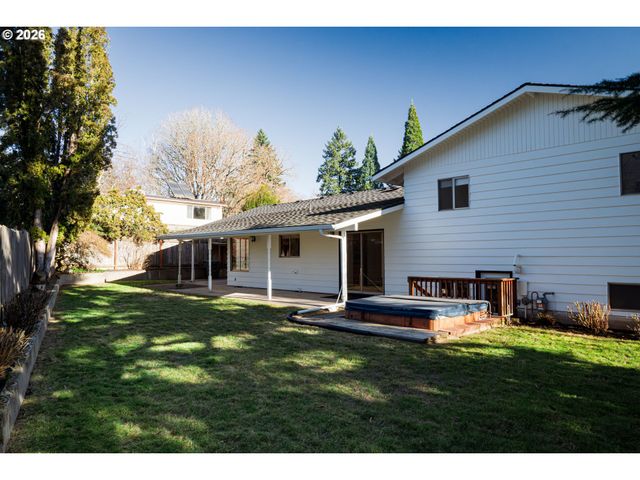 2085 Sw ROXBURY Ave, Portland, OR 97225