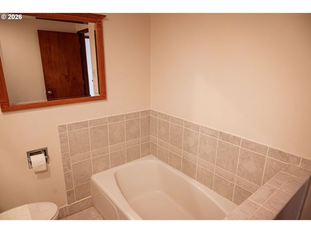 2085 Sw ROXBURY Ave, Portland, OR 97225