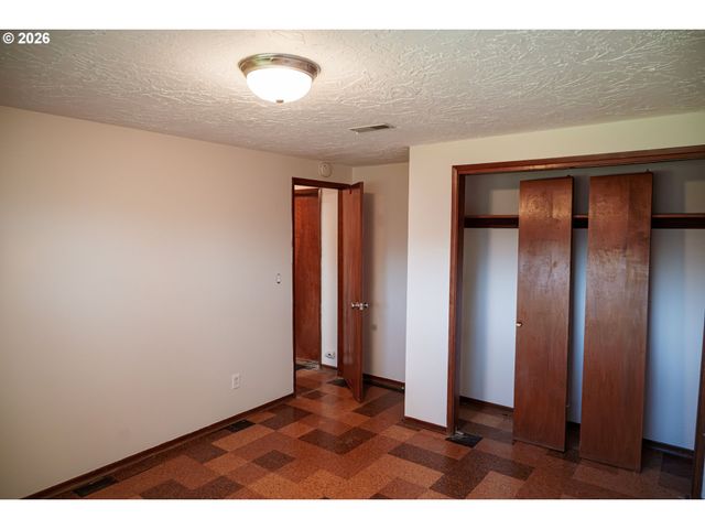 2085 Sw ROXBURY Ave, Portland, OR 97225