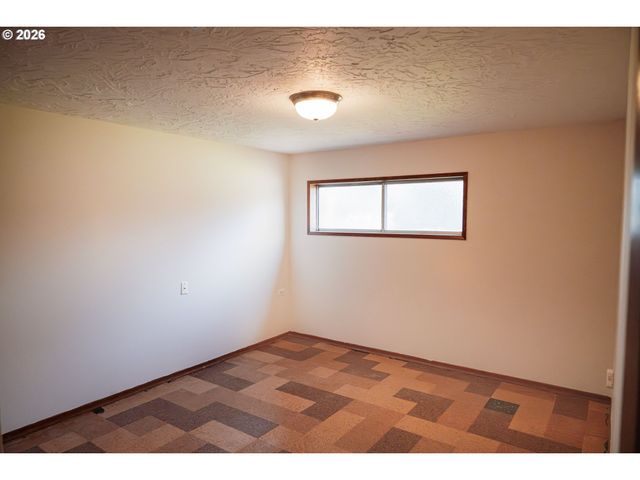 2085 Sw ROXBURY Ave, Portland, OR 97225