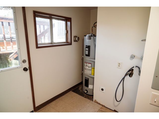 2085 Sw ROXBURY Ave, Portland, OR 97225