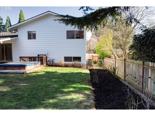 2085 Sw ROXBURY Ave, Portland, OR 97225