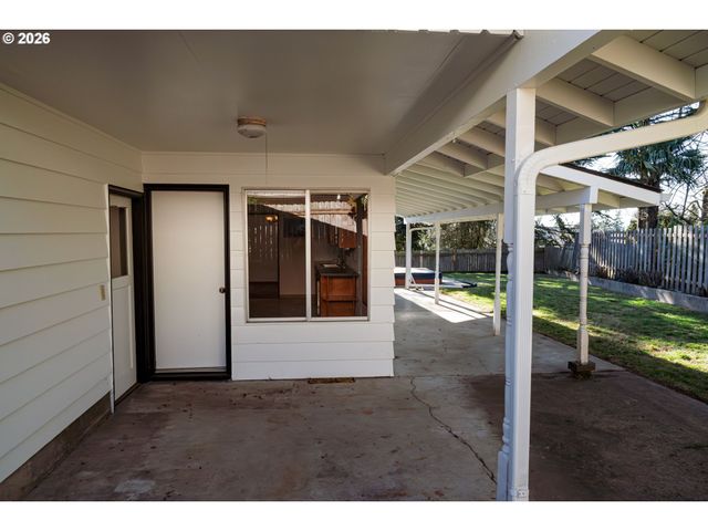 2085 Sw ROXBURY Ave, Portland, OR 97225