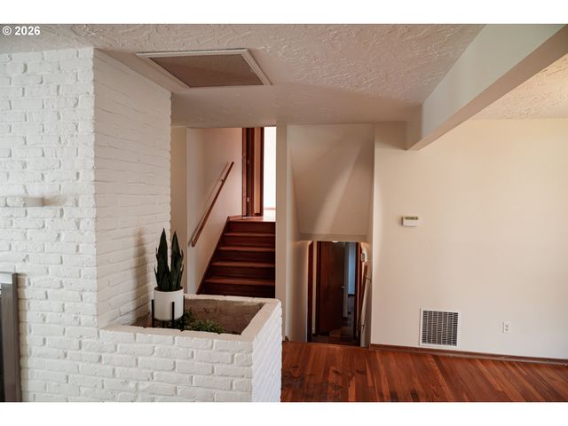 2085 Sw ROXBURY Ave, Portland, OR 97225