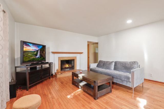 801 N Alann Drive, Joliet, IL 60435