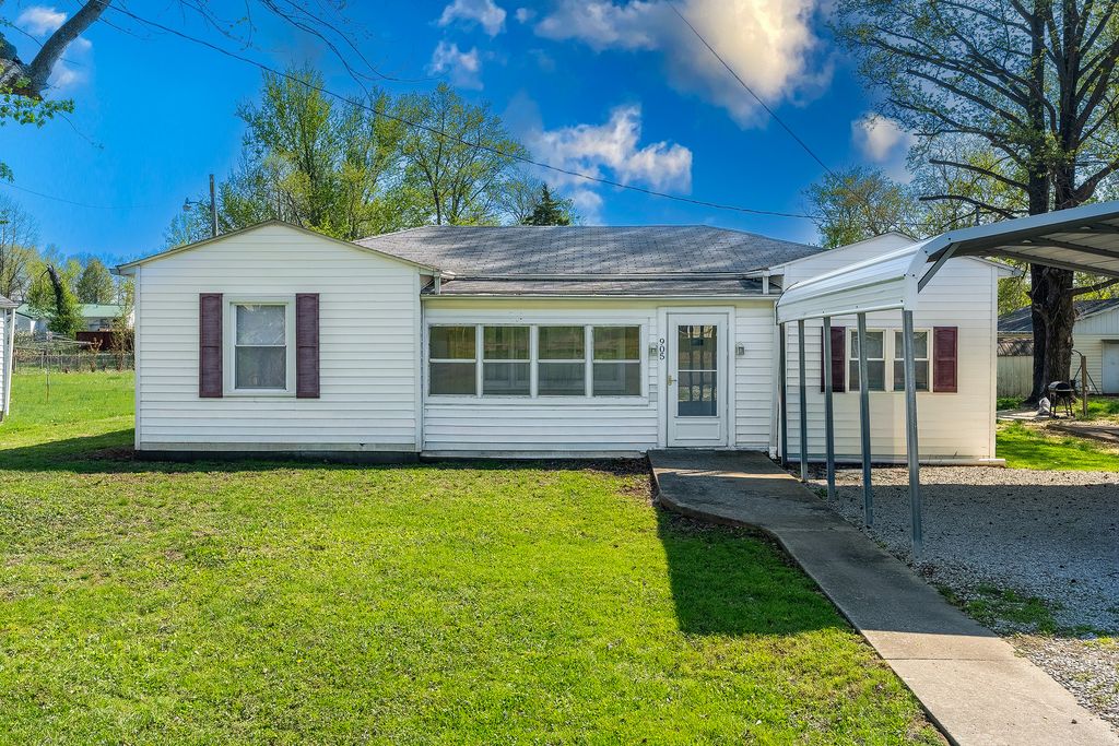 Image 1 of property listing at 905 Airport Road, Mt Vernon, IL 62864