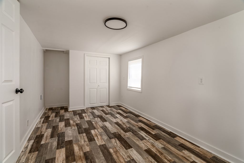 Image 18 of property listing at 905 Airport Road, Mt Vernon, IL 62864