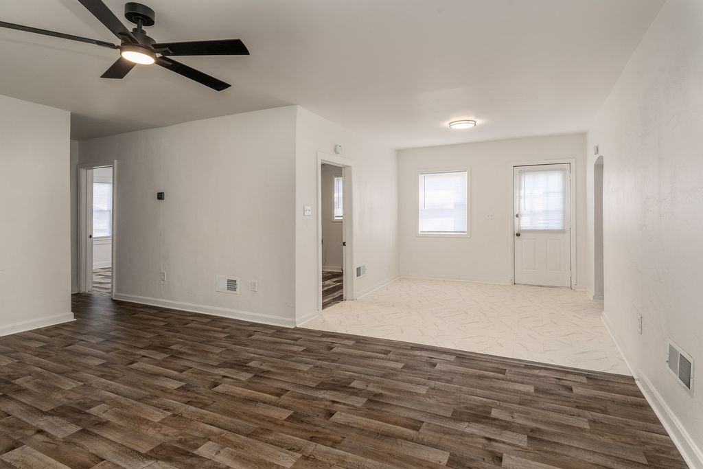 Image 4 of property listing at 905 Airport Road, Mt Vernon, IL 62864