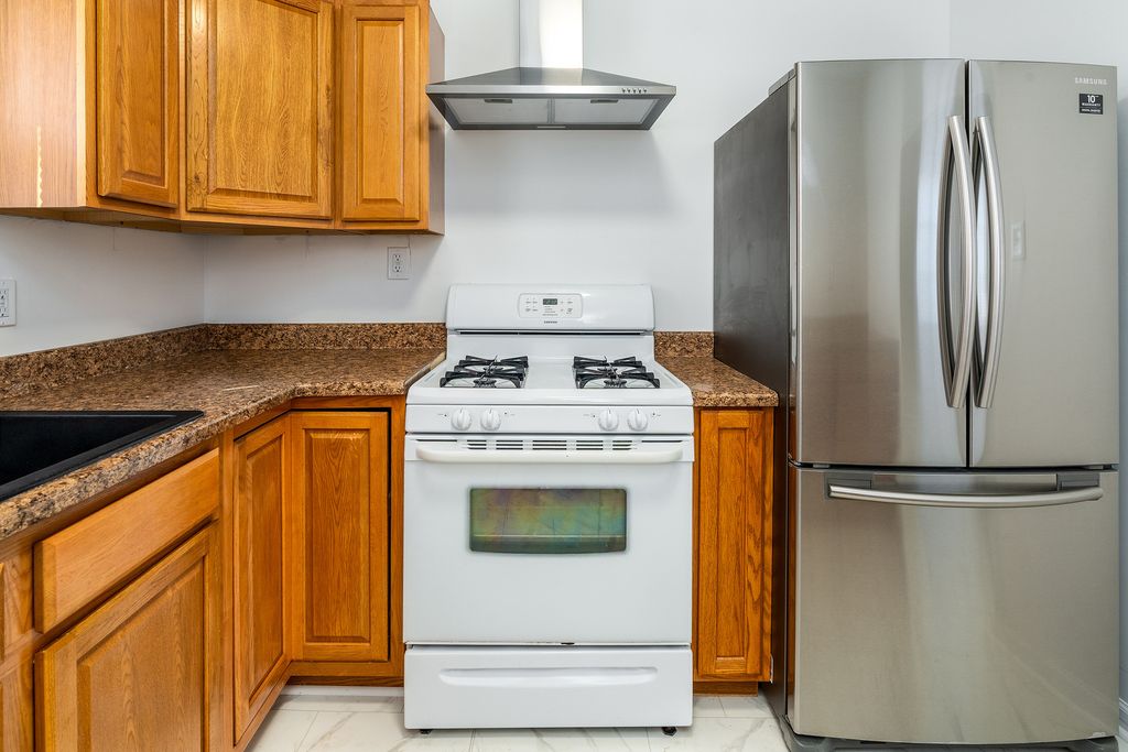 Image 6 of property listing at 905 Airport Road, Mt Vernon, IL 62864