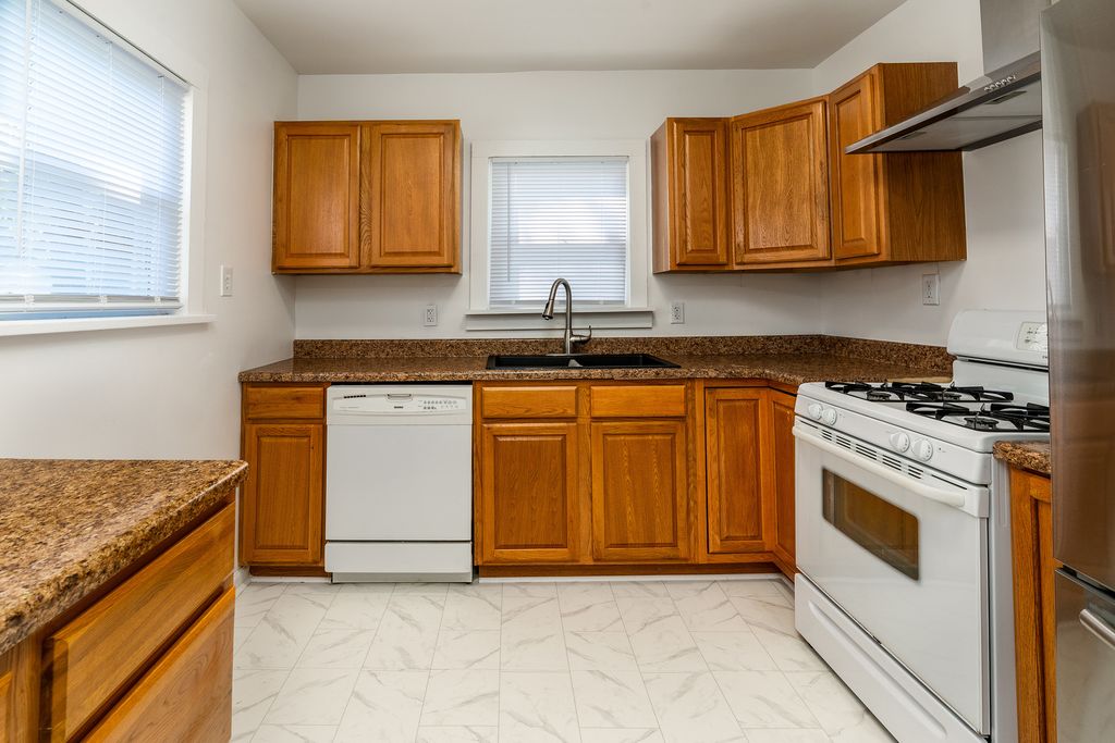 Image 7 of property listing at 905 Airport Road, Mt Vernon, IL 62864