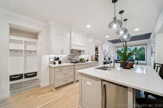 7201 N Hawthorne Lane, Owasso, OK 74055