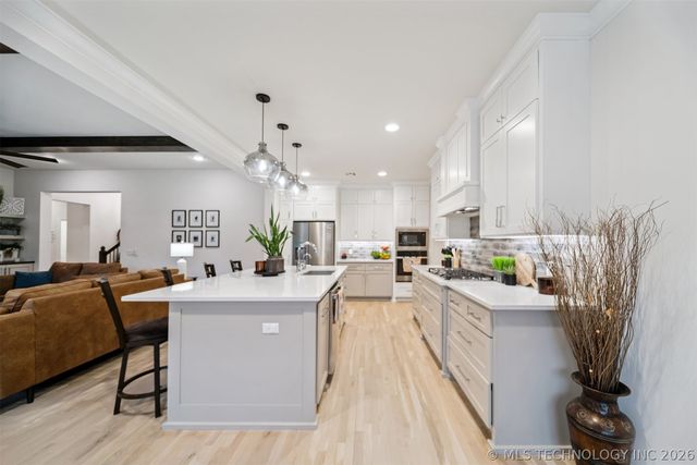 7201 N Hawthorne Lane, Owasso, OK 74055