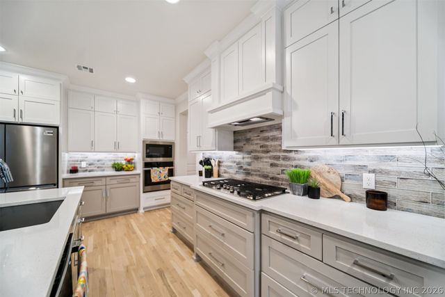 7201 N Hawthorne Lane, Owasso, OK 74055