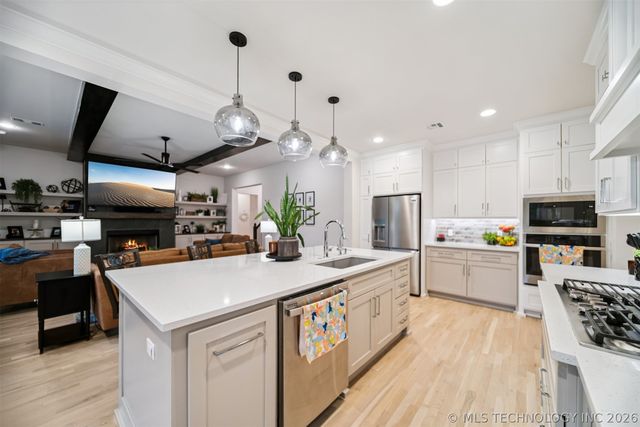 7201 N Hawthorne Lane, Owasso, OK 74055