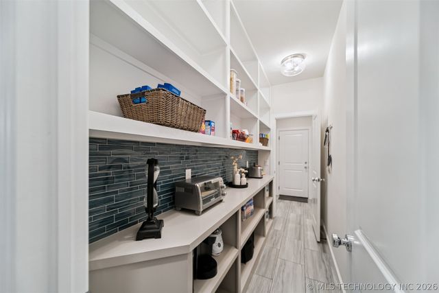 7201 N Hawthorne Lane, Owasso, OK 74055