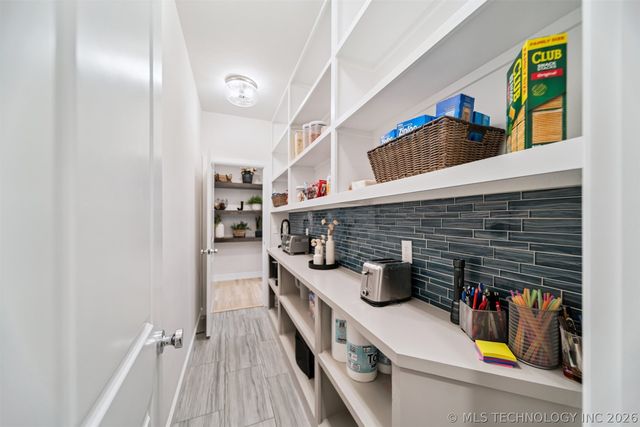 7201 N Hawthorne Lane, Owasso, OK 74055