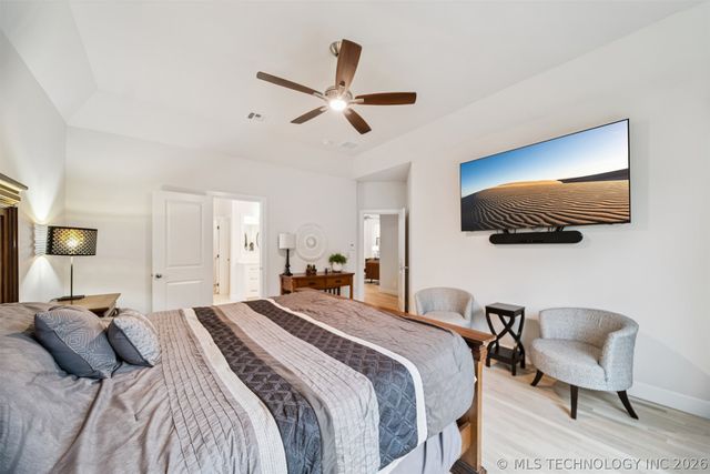 7201 N Hawthorne Lane, Owasso, OK 74055