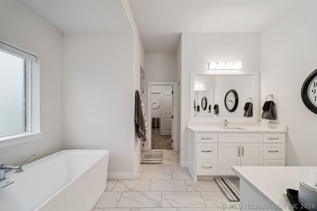 7201 N Hawthorne Lane, Owasso, OK 74055