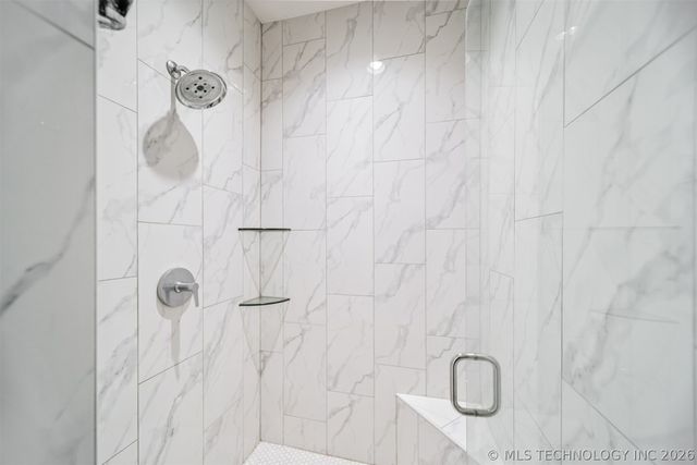 7201 N Hawthorne Lane, Owasso, OK 74055