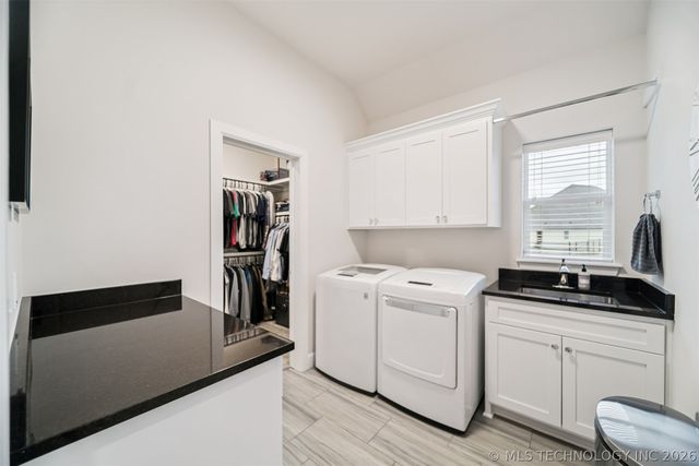 7201 N Hawthorne Lane, Owasso, OK 74055