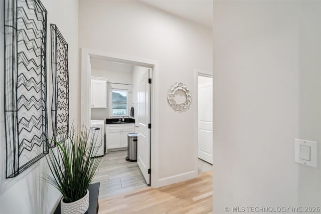 7201 N Hawthorne Lane, Owasso, OK 74055