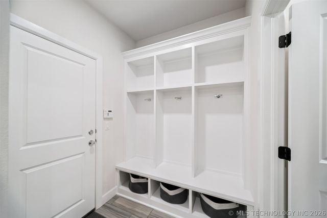 7201 N Hawthorne Lane, Owasso, OK 74055