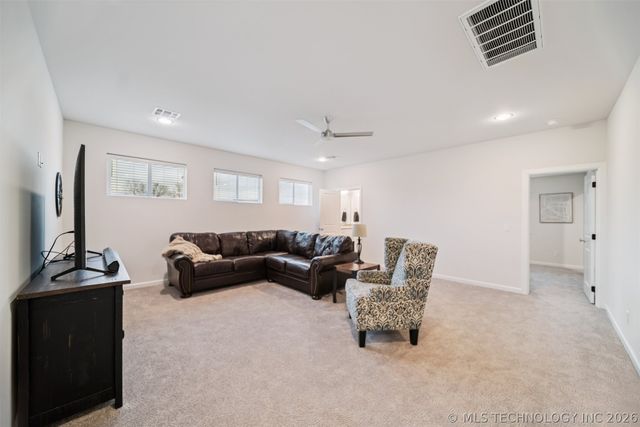 7201 N Hawthorne Lane, Owasso, OK 74055