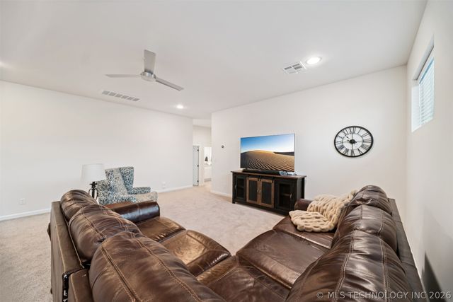 7201 N Hawthorne Lane, Owasso, OK 74055