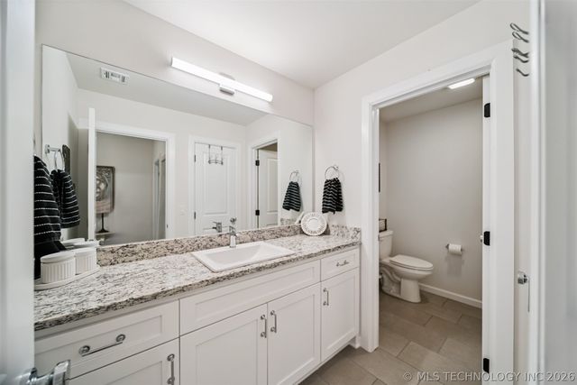 7201 N Hawthorne Lane, Owasso, OK 74055