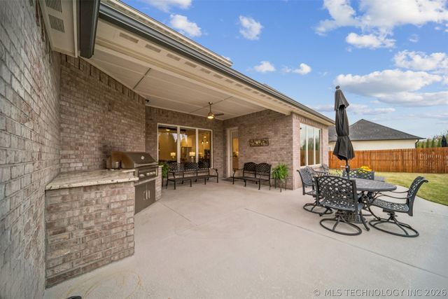 7201 N Hawthorne Lane, Owasso, OK 74055