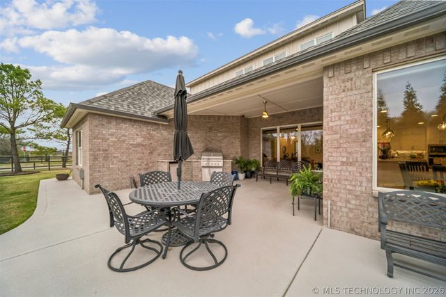 7201 N Hawthorne Lane, Owasso, OK 74055