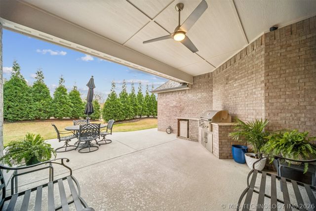 7201 N Hawthorne Lane, Owasso, OK 74055