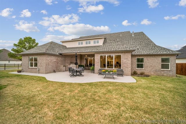 7201 N Hawthorne Lane, Owasso, OK 74055