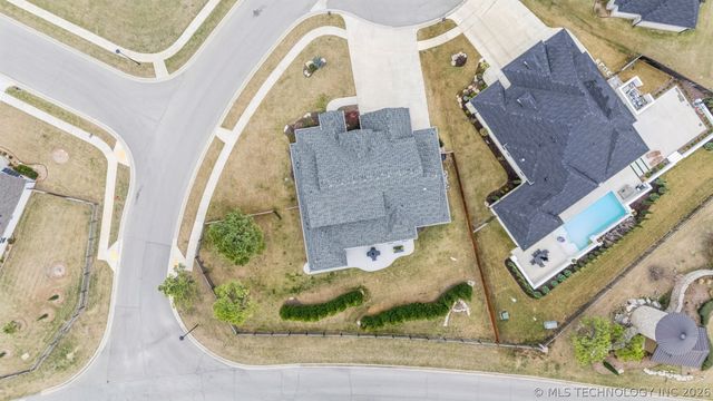 7201 N Hawthorne Lane, Owasso, OK 74055