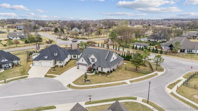 7201 N Hawthorne Lane, Owasso, OK 74055