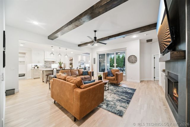 7201 N Hawthorne Lane, Owasso, OK 74055