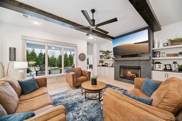 7201 N Hawthorne Lane, Owasso, OK 74055