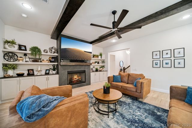 7201 N Hawthorne Lane, Owasso, OK 74055