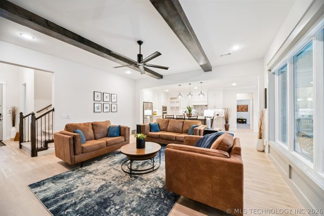 7201 N Hawthorne Lane, Owasso, OK 74055