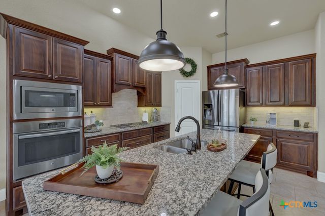 595 Oak Brook Drive, New Braunfels, TX 78132