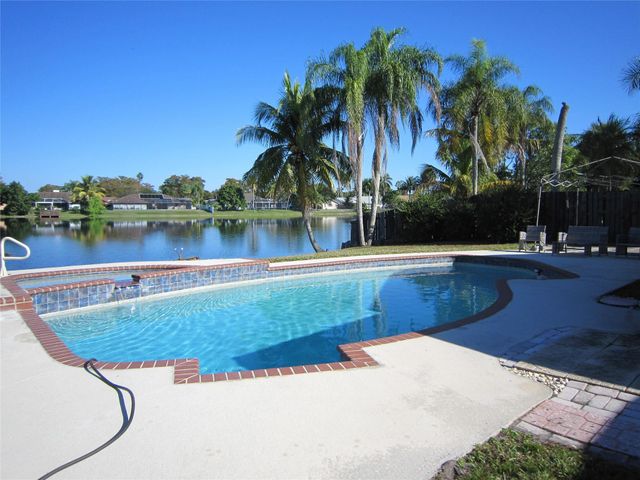 8009 NW 51st Ct, Lauderhill, FL 33351