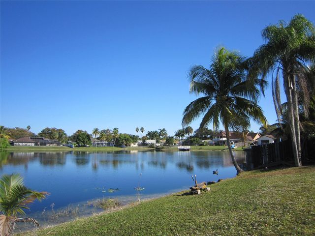 8009 NW 51st Ct, Lauderhill, FL 33351