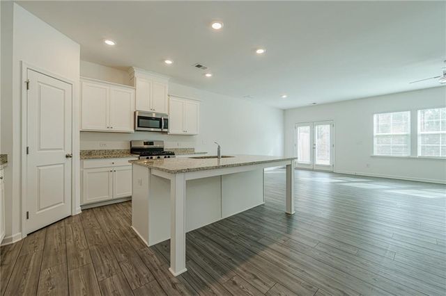 628 Isom Walk, Suwanee, GA 30024