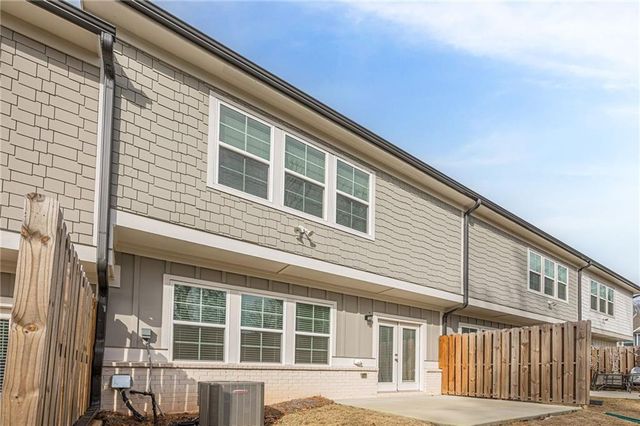 628 Isom Walk, Suwanee, GA 30024