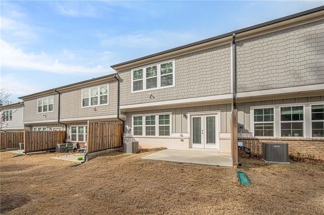 628 Isom Walk, Suwanee, GA 30024