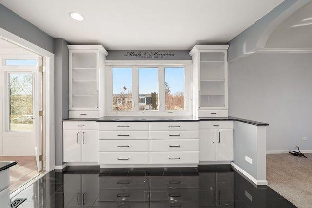 1101 S LAVERGNE Drive, Mount Prospect, IL 60056