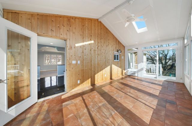 1101 S LAVERGNE Drive, Mount Prospect, IL 60056